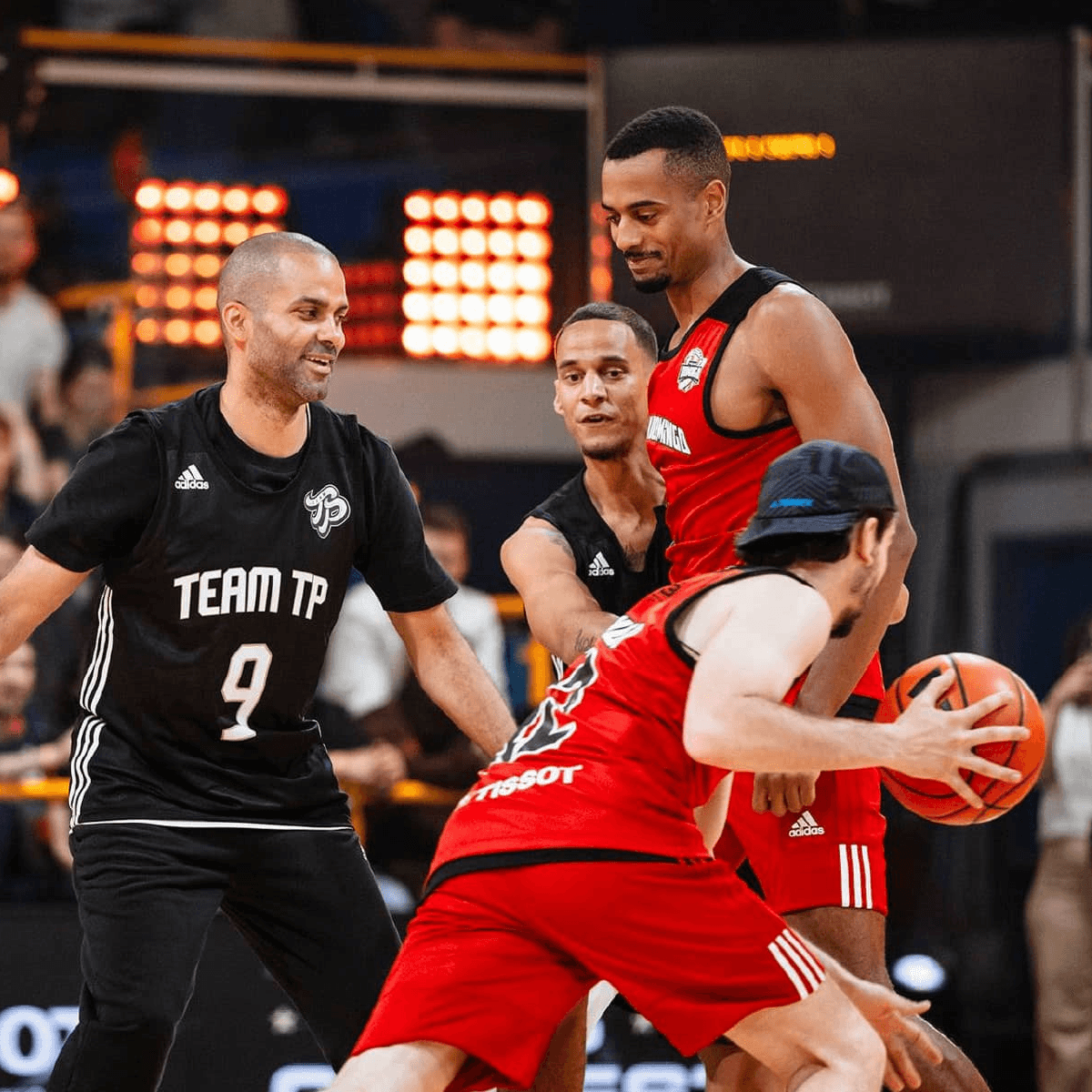 influenceurs lors d'un match de basket
