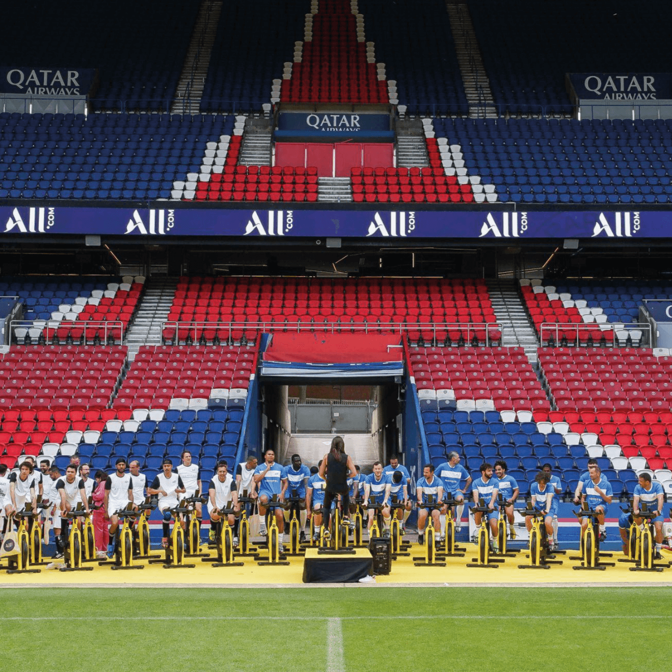 participants à un séminaire d'entreprise au Parc des Princes animation entrainement sur le terrain